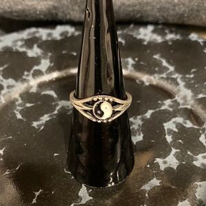 Sterling-Style Yin Yang  Ring in Black and White sz 6